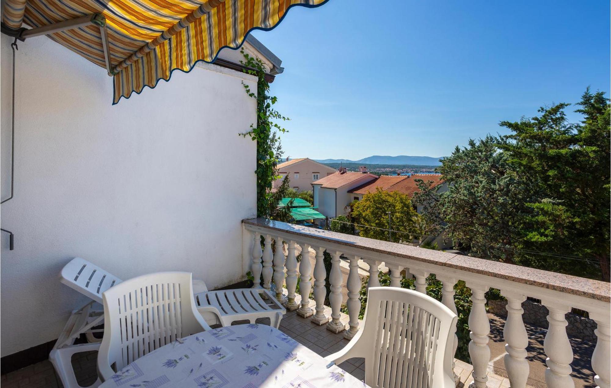 Beautiful Apartment In Malinska With Kitchen Bagian luar foto