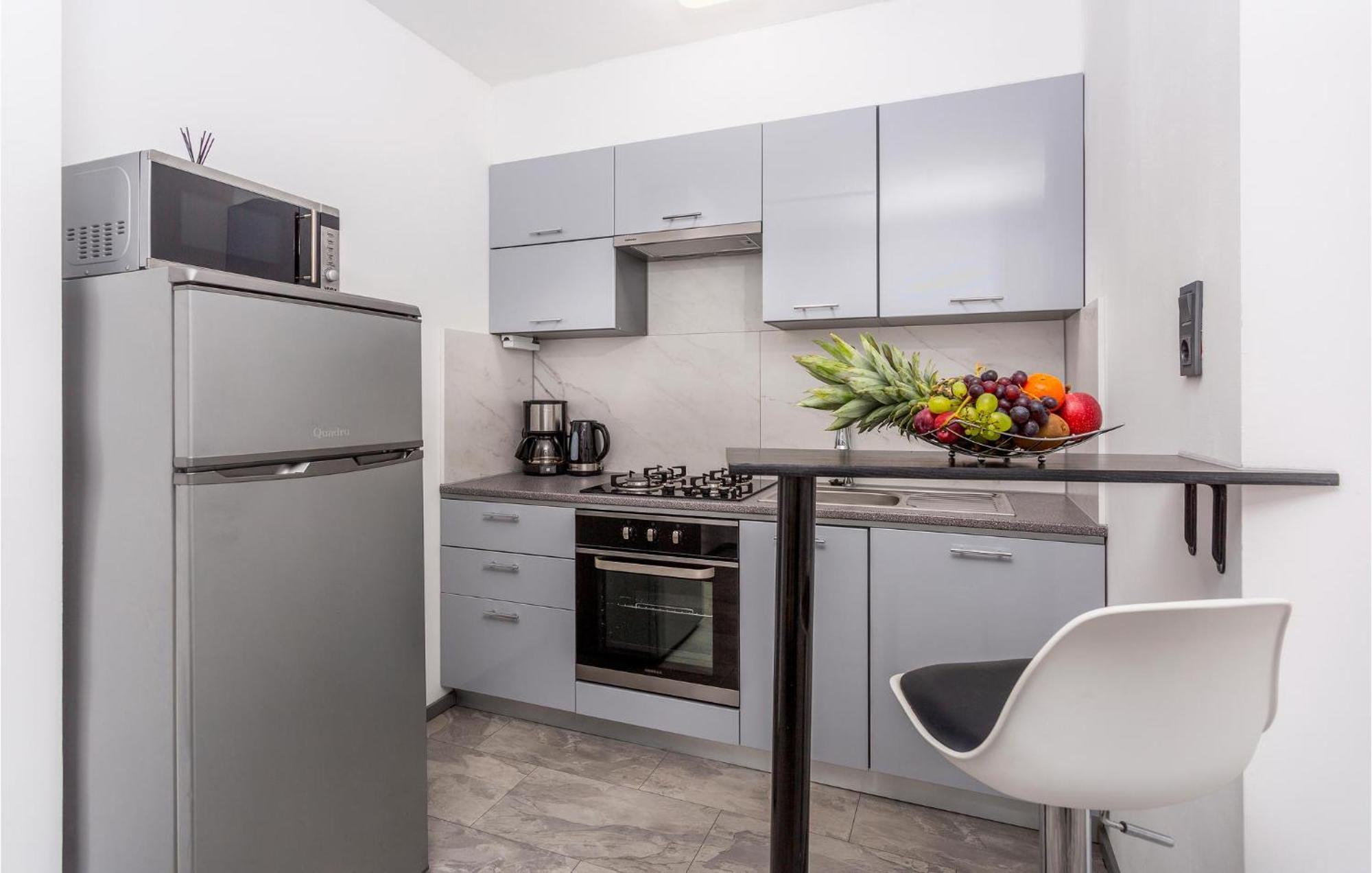 Beautiful Apartment In Malinska With Kitchen Bagian luar foto