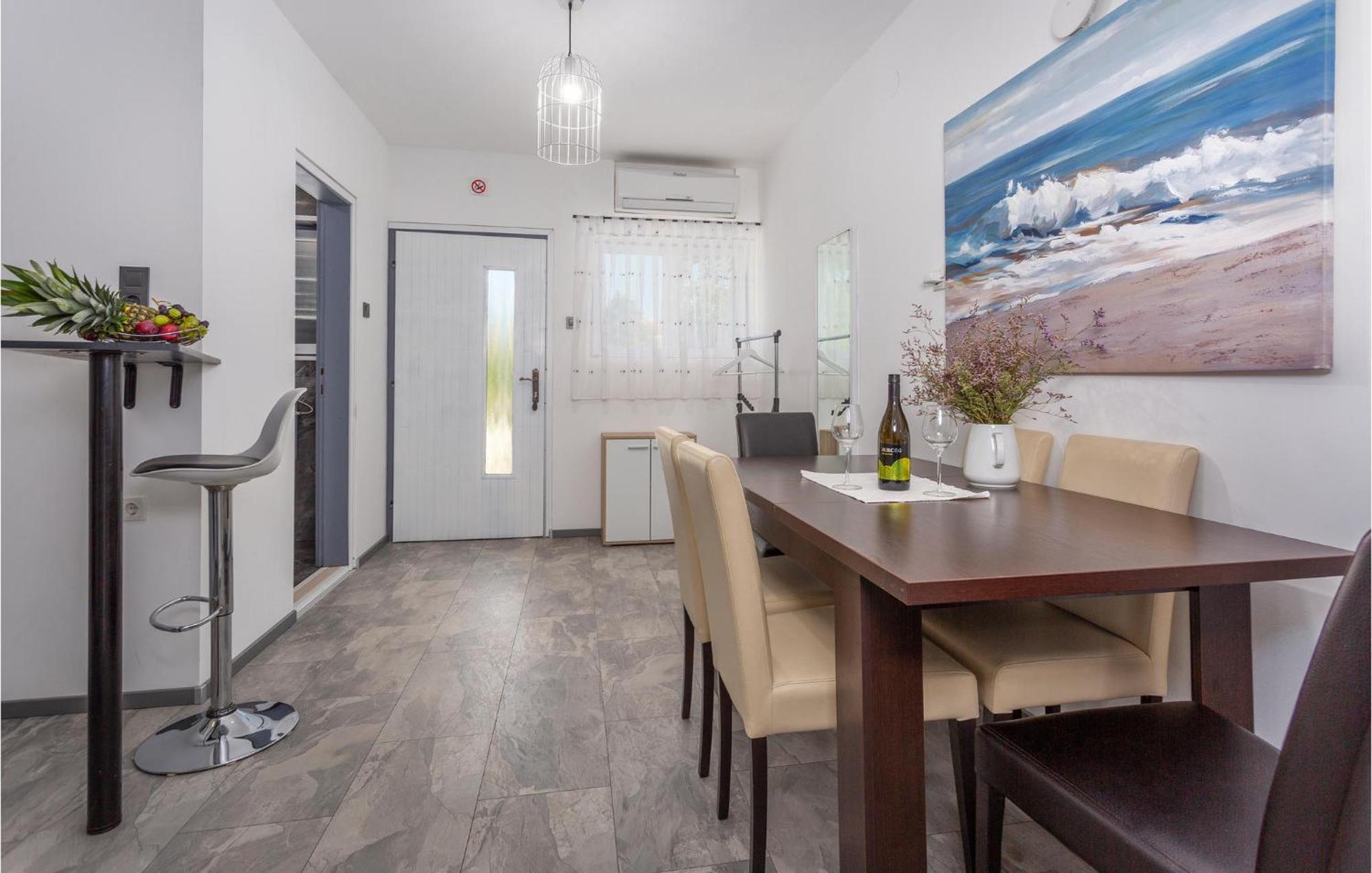 Beautiful Apartment In Malinska With Kitchen Bagian luar foto