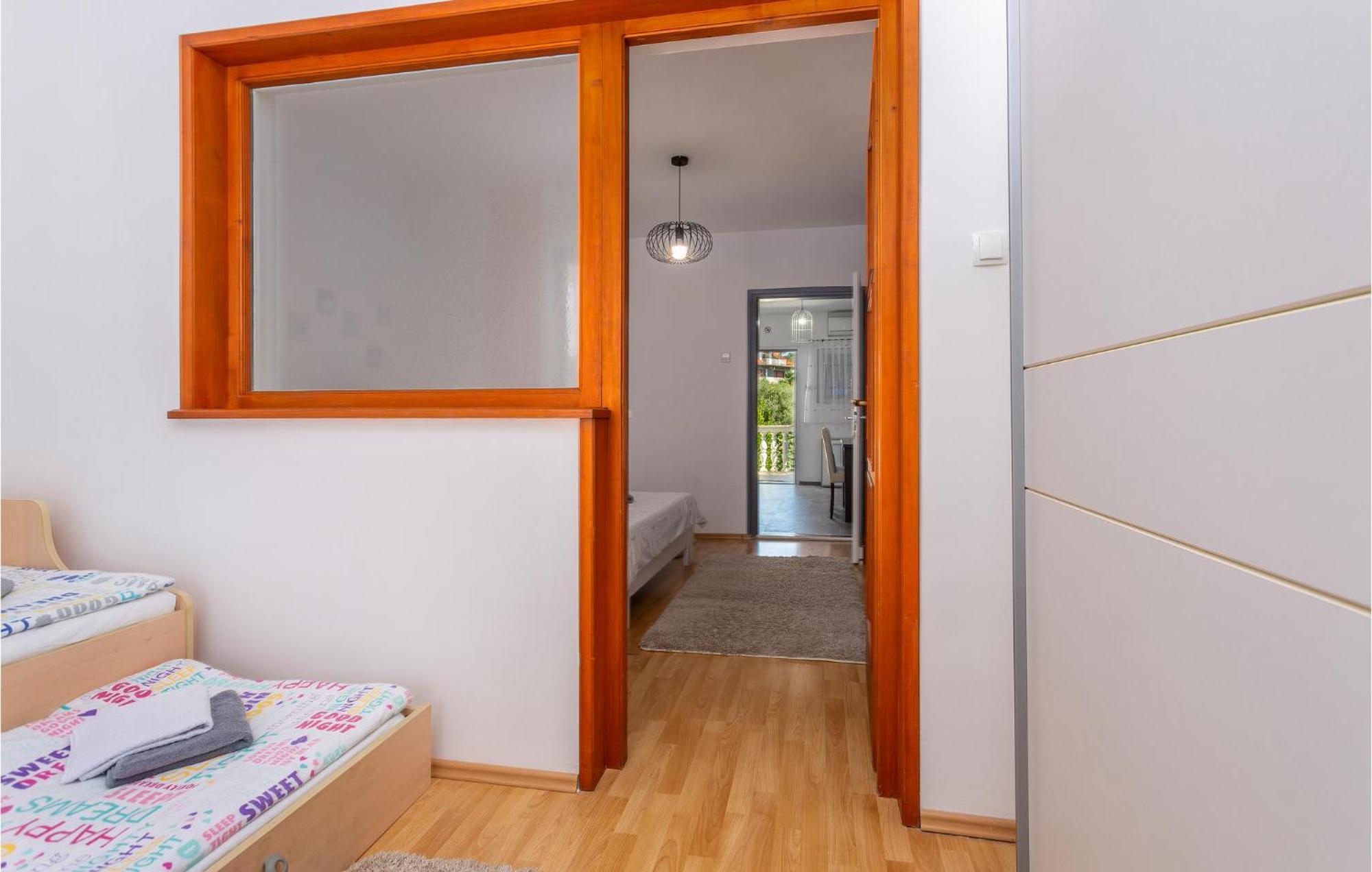 Beautiful Apartment In Malinska With Kitchen Bagian luar foto