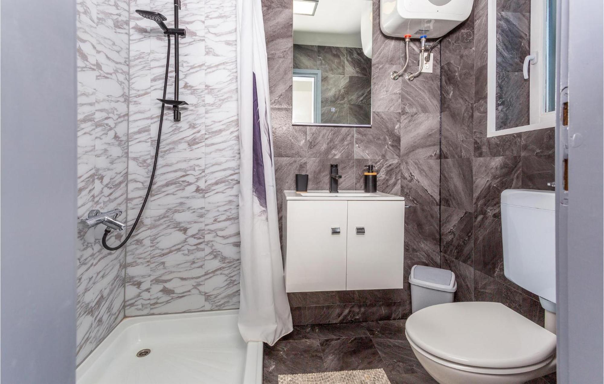 Beautiful Apartment In Malinska With Kitchen Bagian luar foto